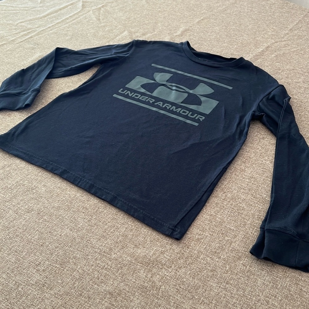 Under Armour t shirt.  Size YMD